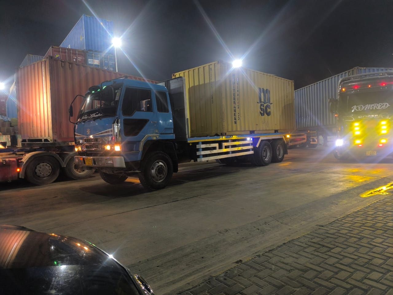 MAMS ZANZI truck transporting a container